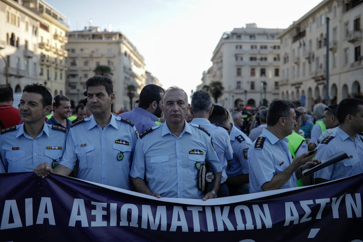Πορεία ενστόλων στο κέντρο της Θεσσαλονίκης -Παρών και ο αρχηγός της ΕΛ.ΑΣ! (εικόνες, βίντεο)